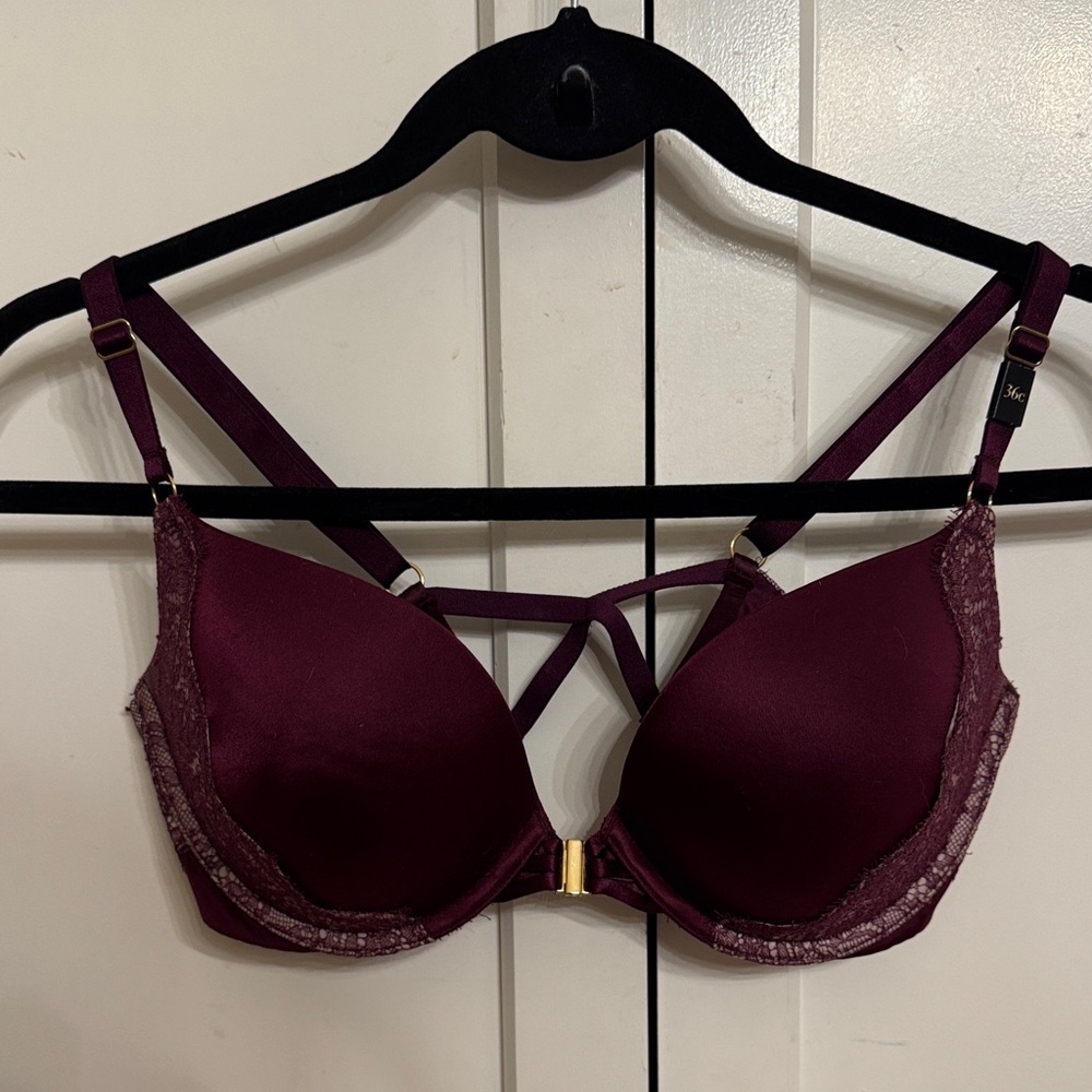 Victoria’s Secret Elegant Burgundy Lace Bra size 36C front closure